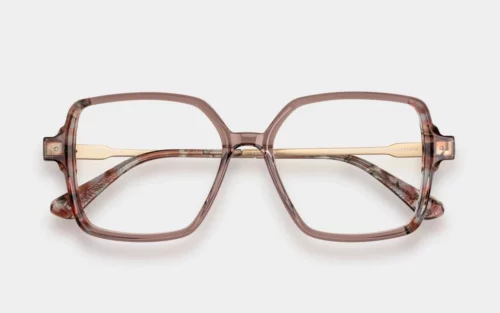Einstoffen Kunsthistorikerin van Einstoffen bij Maison Lunettes